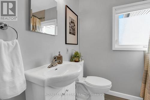 194 Holland Avenue, Ottawa, ON - Indoor Photo Showing Bathroom