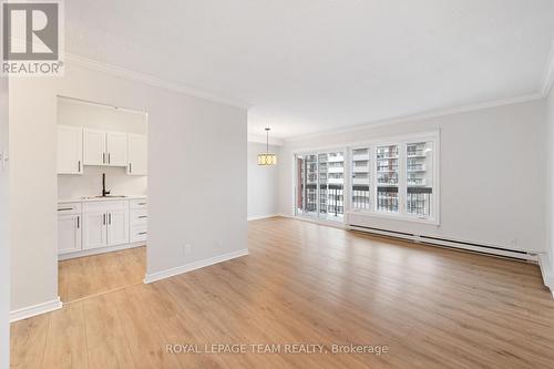 A 1207 - 158 Mcarthur Avenue, Ottawa, ON - Indoor Photo Showing Living Room