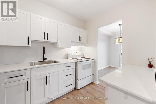 A 1207 - 158 Mcarthur Avenue, Ottawa, ON - Indoor Photo Showing Kitchen