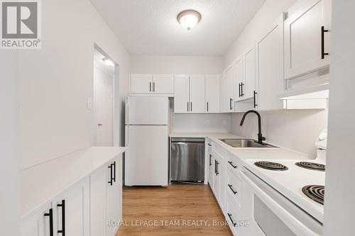 A 1207 - 158 Mcarthur Avenue, Ottawa, ON - Indoor Photo Showing Kitchen