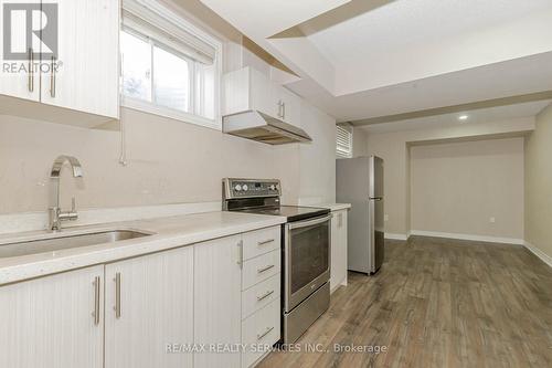 27 Biddens Square, Brampton, ON - Indoor Photo Showing Kitchen