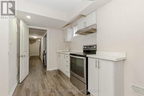 27 Biddens Square, Brampton, ON - Indoor Photo Showing Kitchen