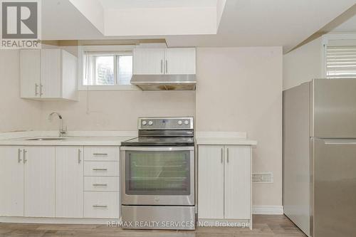 27 Biddens Square, Brampton, ON - Indoor Photo Showing Kitchen