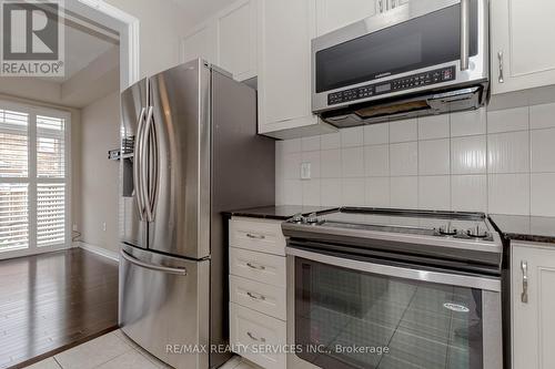 27 Biddens Square, Brampton, ON - Indoor Photo Showing Kitchen