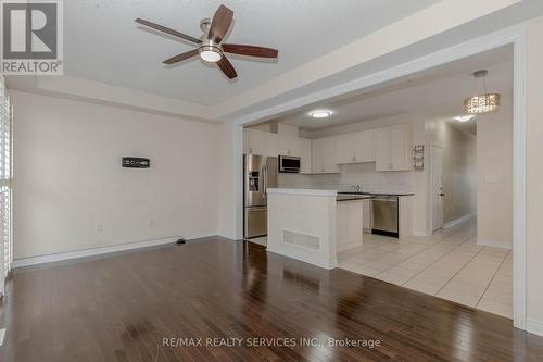 27 Biddens Square, Brampton, ON - Indoor Photo Showing Kitchen