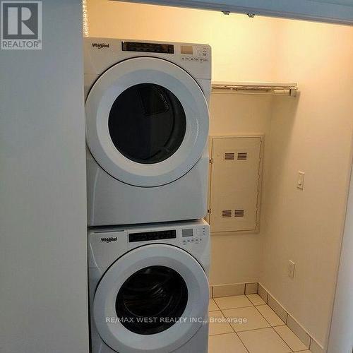 3009 - 20 Shore Breeze Drive, Toronto, ON - Indoor Photo Showing Laundry Room