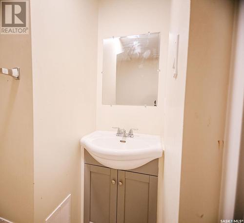 528 L Avenue N, Saskatoon, SK - Indoor Photo Showing Bathroom