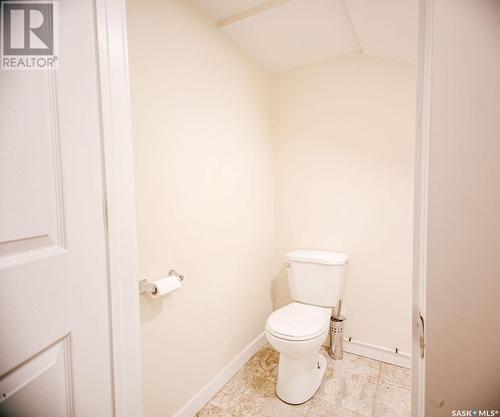 528 L Avenue N, Saskatoon, SK - Indoor Photo Showing Bathroom