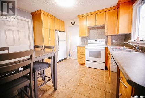 528 L Avenue N, Saskatoon, SK - Indoor Photo Showing Kitchen With Double Sink