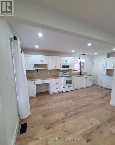 Upper - 78 Parkway Crescent, Clarington (Bowmanville), ON - Indoor Photo Showing Kitchen