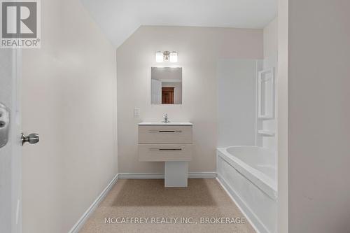 19 Kingston Street, Rideau Lakes, ON - Indoor Photo Showing Bathroom