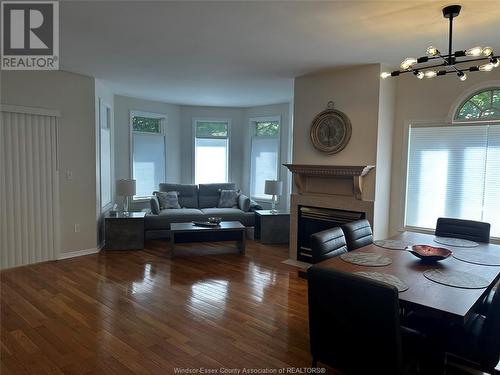 4612 Ascot Court, Windsor, ON - Indoor Photo Showing Living Room