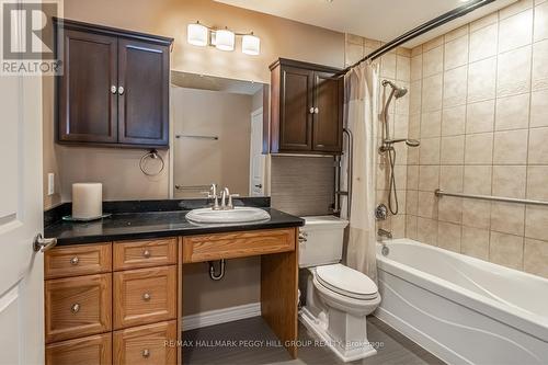 25 Thicketwood Avenue, Barrie, ON - Indoor Photo Showing Bathroom