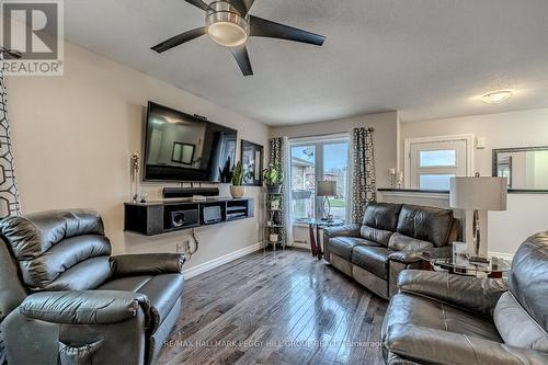 25 Thicketwood Avenue, Barrie, ON - Indoor Photo Showing Living Room