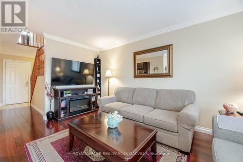 22 - 3125 Fifth Line W, Mississauga, ON - Indoor Photo Showing Living Room