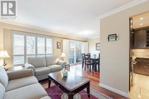 22 - 3125 Fifth Line W, Mississauga, ON - Indoor Photo Showing Living Room