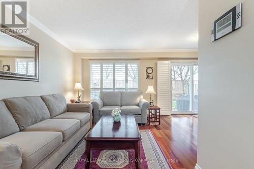 22 - 3125 Fifth Line W, Mississauga, ON - Indoor Photo Showing Living Room