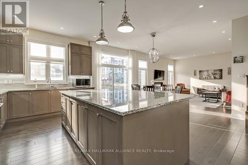 3186 Hines Drive, Oakville, ON - Indoor Photo Showing Kitchen With Upgraded Kitchen