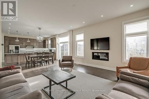 3186 Hines Drive, Oakville, ON - Indoor Photo Showing Living Room