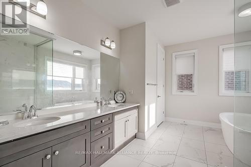 3186 Hines Drive, Oakville, ON - Indoor Photo Showing Bathroom