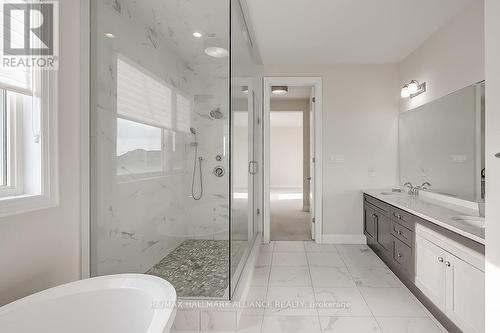 3186 Hines Drive, Oakville, ON - Indoor Photo Showing Bathroom