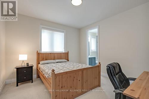 3186 Hines Drive, Oakville, ON - Indoor Photo Showing Bedroom