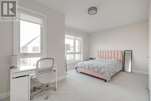 3186 Hines Drive, Oakville, ON - Indoor Photo Showing Bedroom