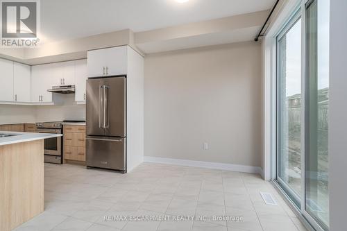 5 - 2184 Postmaster Drive, Oakville, ON - Indoor Photo Showing Kitchen