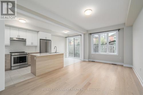 5 - 2184 Postmaster Drive, Oakville, ON - Indoor Photo Showing Kitchen