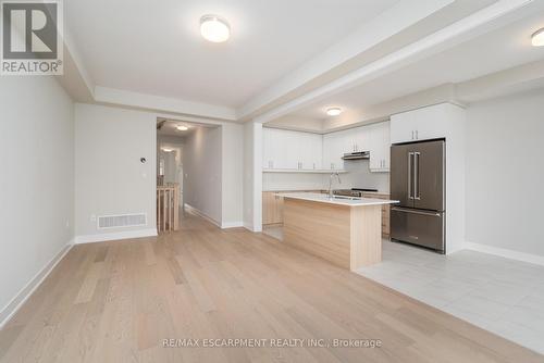 5 - 2184 Postmaster Drive, Oakville, ON - Indoor Photo Showing Kitchen