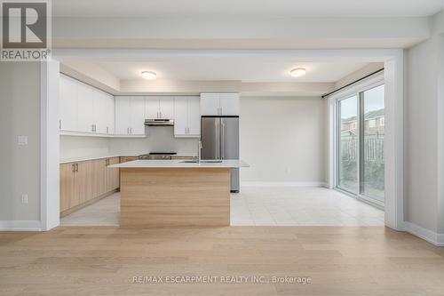 5 - 2184 Postmaster Drive, Oakville, ON - Indoor Photo Showing Kitchen