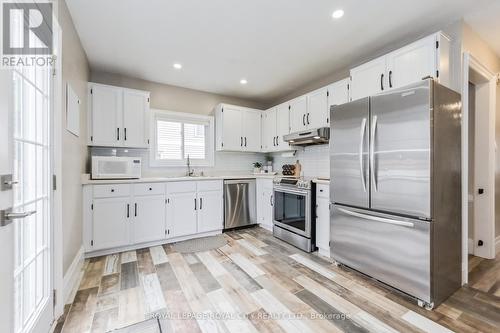 520 Pineview Gardens, Shelburne, ON - Indoor Photo Showing Kitchen With Stainless Steel Kitchen