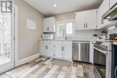 520 Pineview Gardens, Shelburne, ON - Indoor Photo Showing Kitchen With Stainless Steel Kitchen