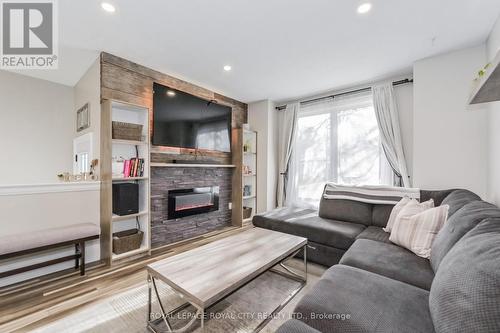 520 Pineview Gardens, Shelburne, ON - Indoor Photo Showing Living Room With Fireplace