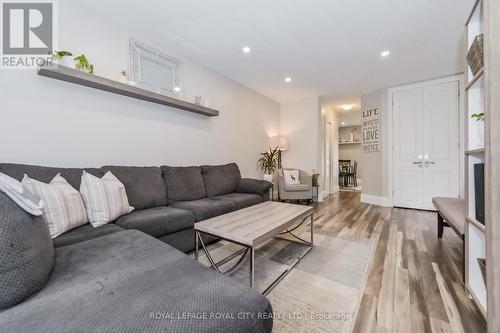 520 Pineview Gardens, Shelburne, ON - Indoor Photo Showing Living Room