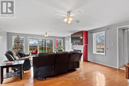 207 Huron Road, Perth South, ON - Indoor Photo Showing Living Room