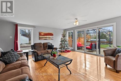 207 Huron Road, Perth South, ON - Indoor Photo Showing Living Room