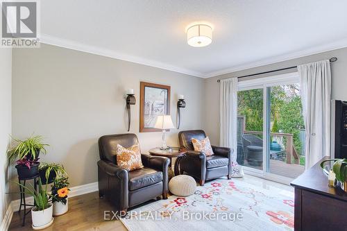 28 Ramsey Crescent, Hamilton, ON - Indoor Photo Showing Living Room