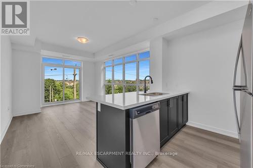 406 - 460 Dundas Street E, Hamilton, ON - Indoor Photo Showing Kitchen