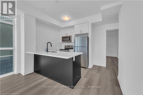 406 - 460 Dundas Street E, Hamilton, ON - Indoor Photo Showing Kitchen