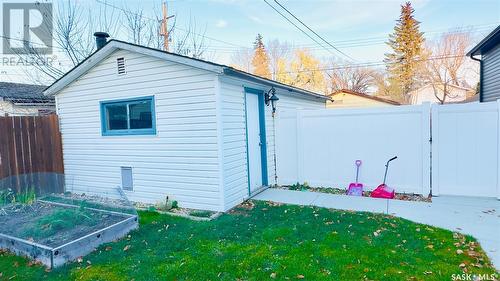 1310 6Th Avenue N, Saskatoon, SK - Outdoor