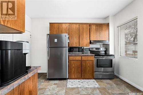 84 Caribou Street E, Moose Jaw, SK - Indoor Photo Showing Kitchen