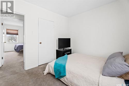 84 Caribou Street E, Moose Jaw, SK - Indoor Photo Showing Bedroom