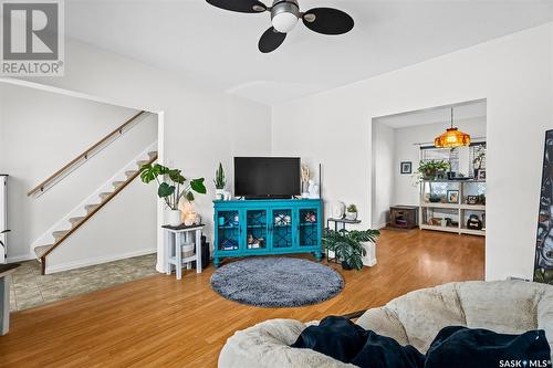 84 Caribou Street E, Moose Jaw, SK - Indoor Photo Showing Living Room