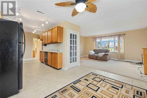 1796 Plank Road, Sarnia, ON - Indoor Photo Showing Kitchen