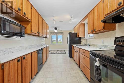 1796 Plank Road, Sarnia, ON - Indoor Photo Showing Kitchen