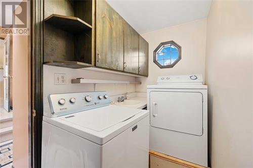 1796 Plank Road, Sarnia, ON - Indoor Photo Showing Laundry Room