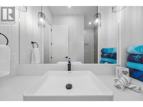 509 Eldorado Road, Kelowna, BC - Indoor Photo Showing Bathroom