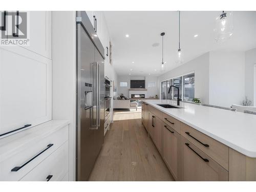 509 Eldorado Road, Kelowna, BC - Indoor Photo Showing Kitchen