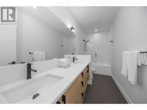 509 Eldorado Road, Kelowna, BC - Indoor Photo Showing Bathroom